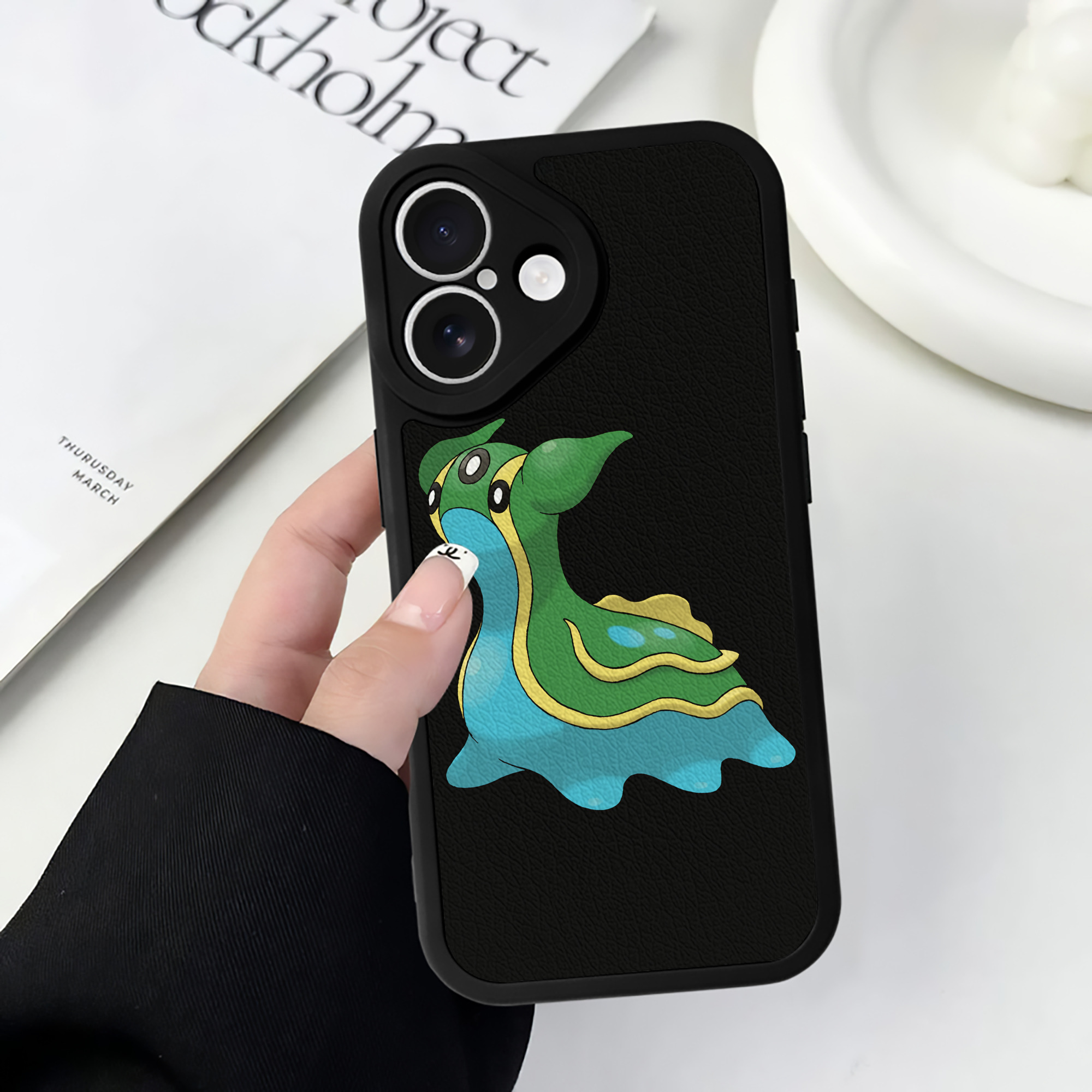（画像用） ポケットモンスター Pokémon 【iPhone 16シリーズ対応】シリコンスマホケース（レザー調） 材質：シリコン